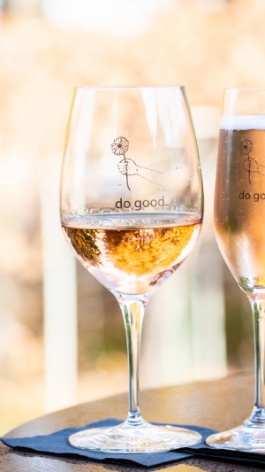Do Good Logo Wine Glass